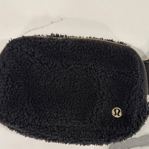 Lululemon Athletica Black Crossbody Bag - Picture 2 of 5